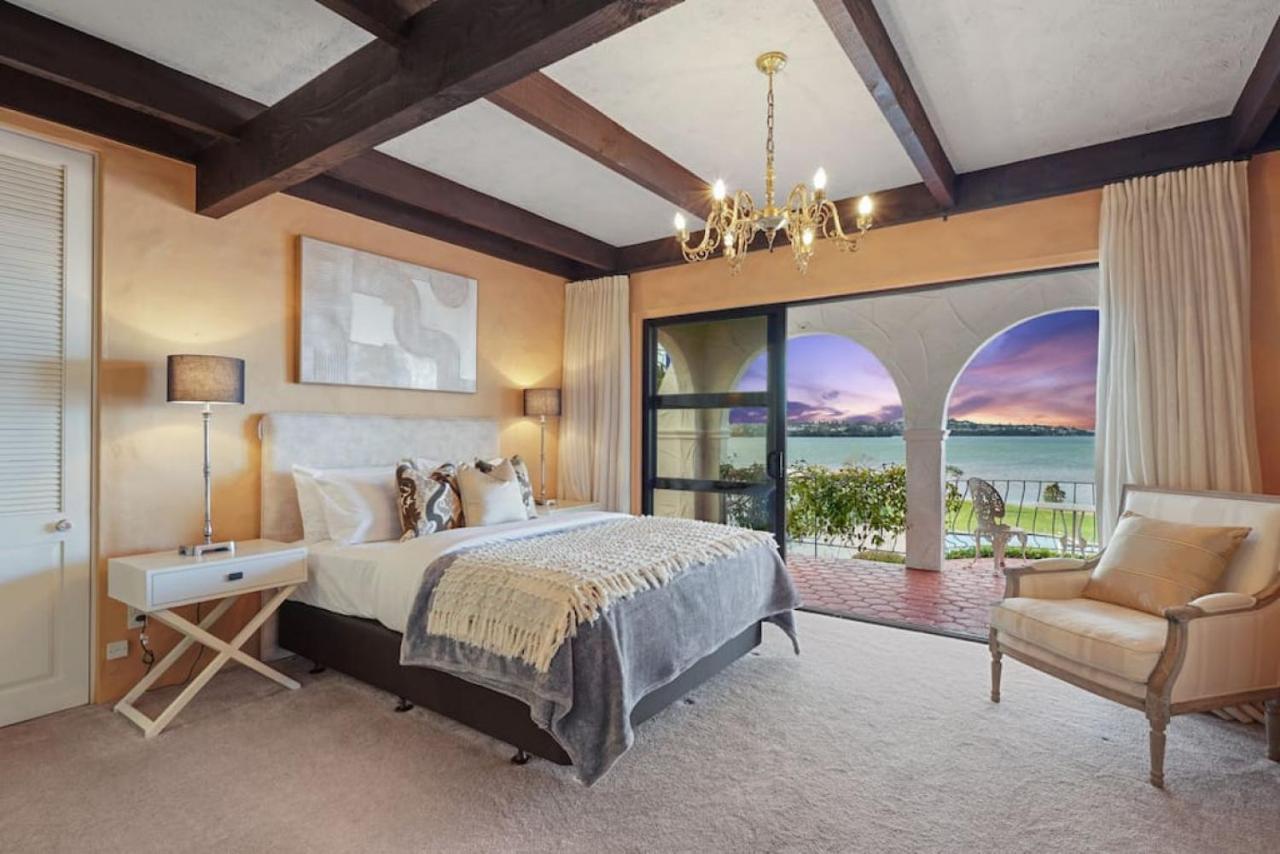 Magnificent Beachfront Mansion - Pool - Fireplace Auckland Extérieur photo