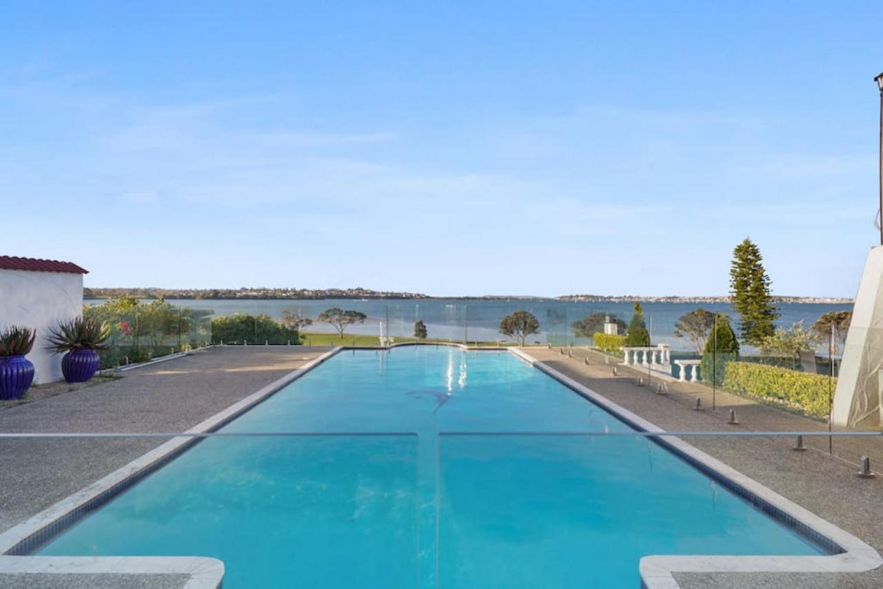Magnificent Beachfront Mansion - Pool - Fireplace Auckland Extérieur photo