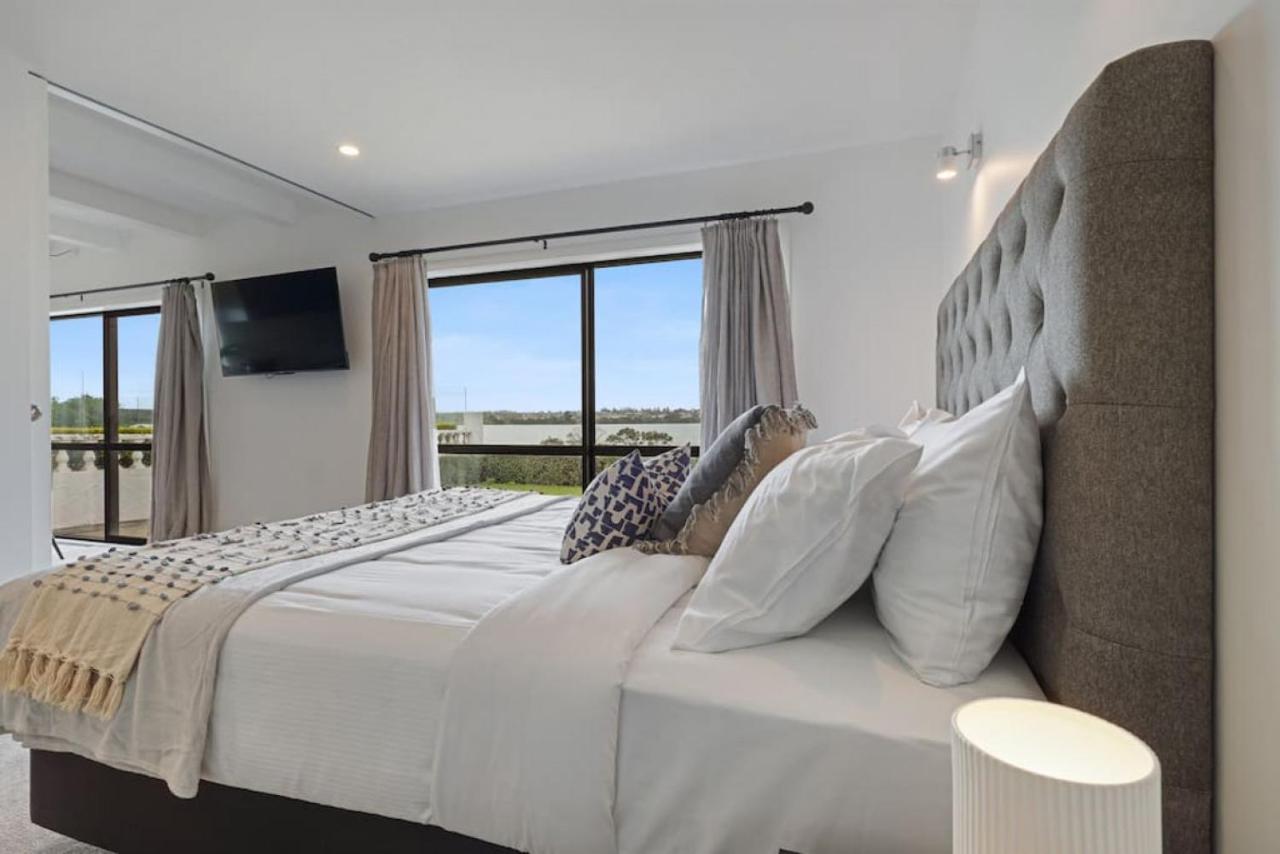 Magnificent Beachfront Mansion - Pool - Fireplace Auckland Extérieur photo