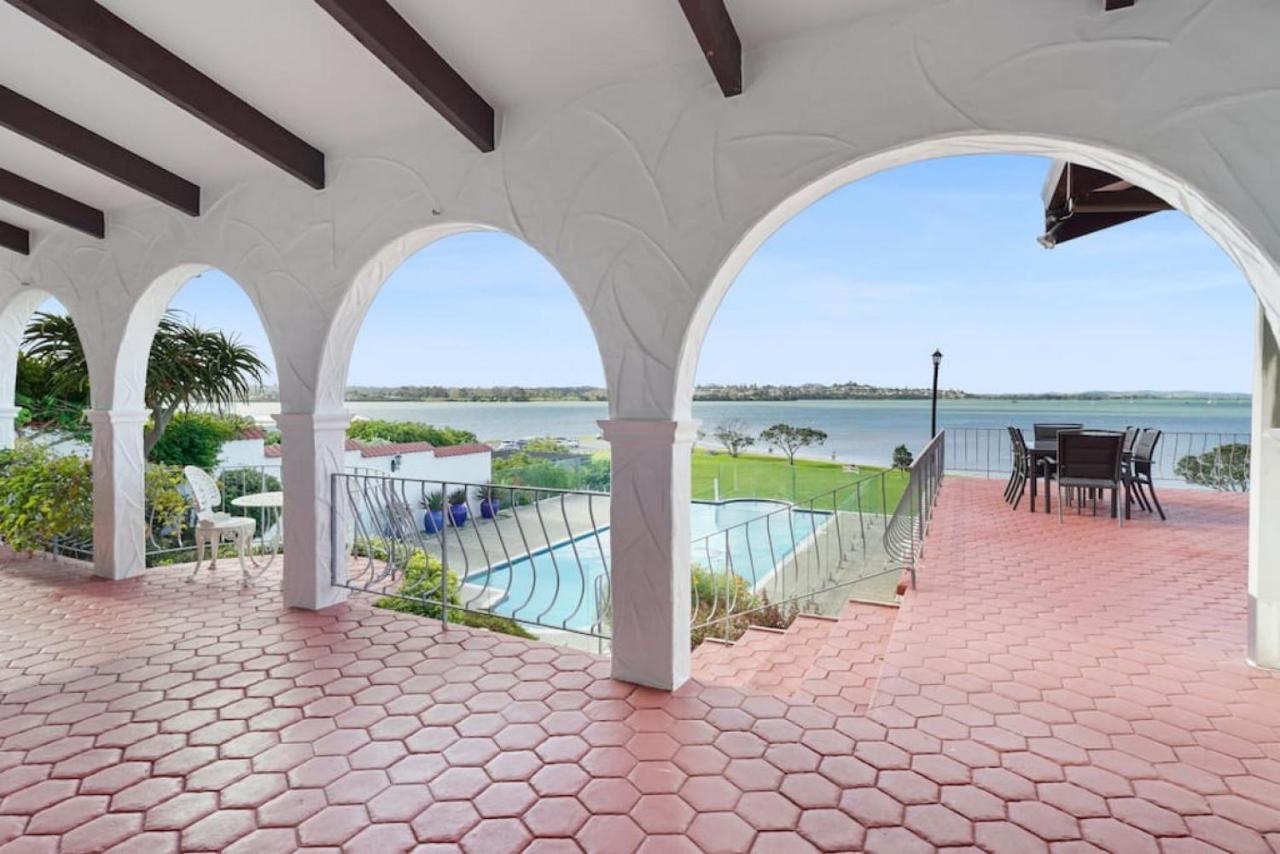 Magnificent Beachfront Mansion - Pool - Fireplace Auckland Extérieur photo