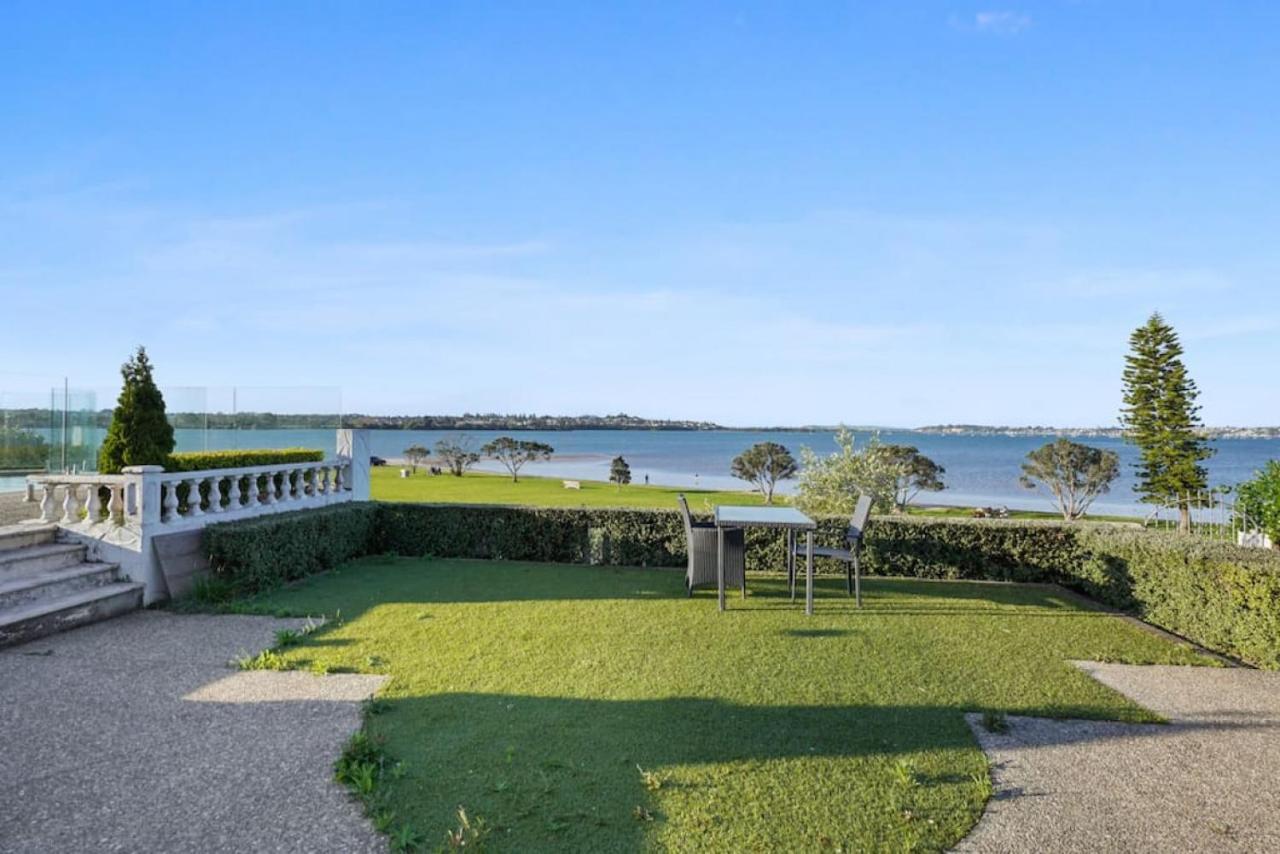 Magnificent Beachfront Mansion - Pool - Fireplace Auckland Extérieur photo