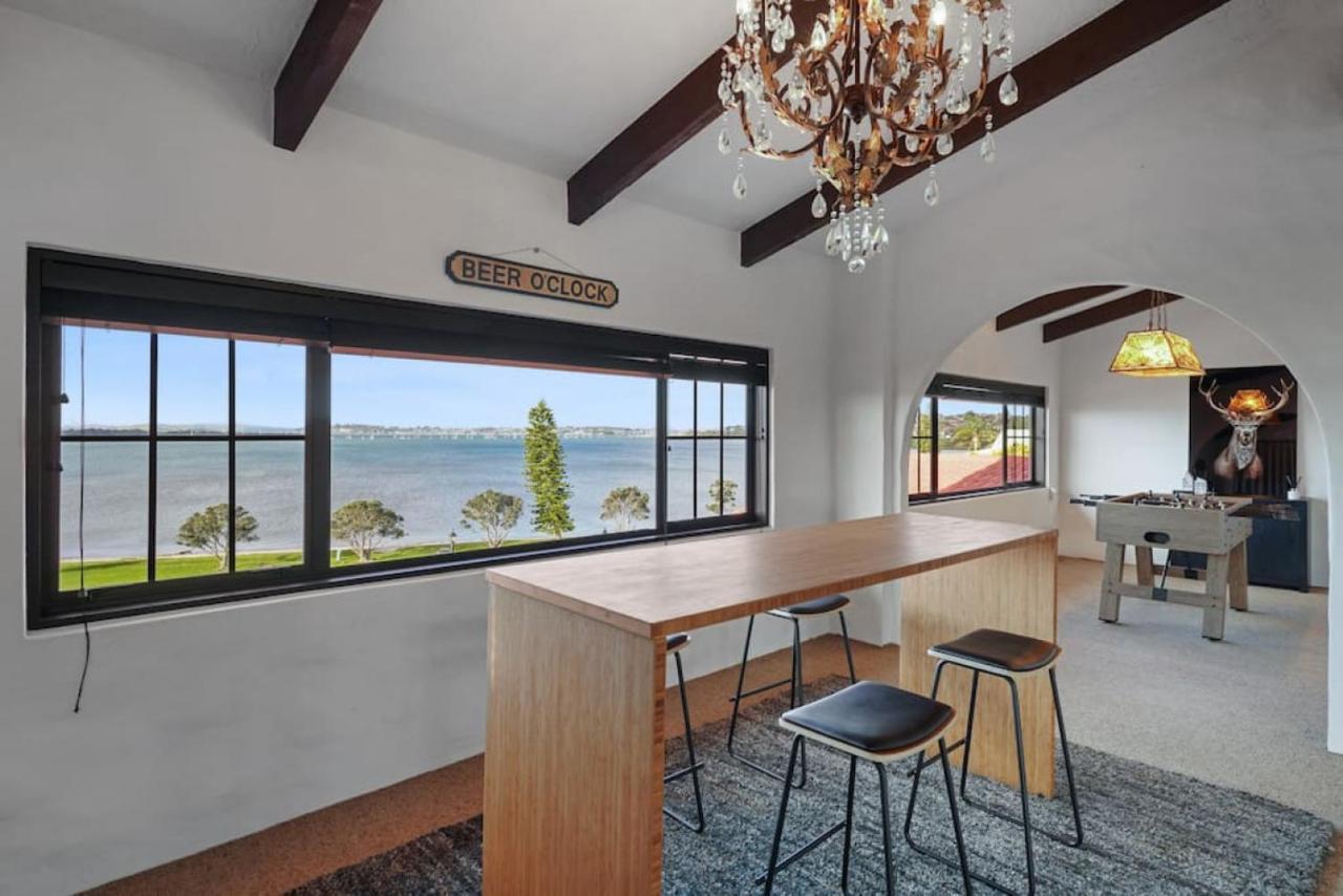 Magnificent Beachfront Mansion - Pool - Fireplace Auckland Extérieur photo