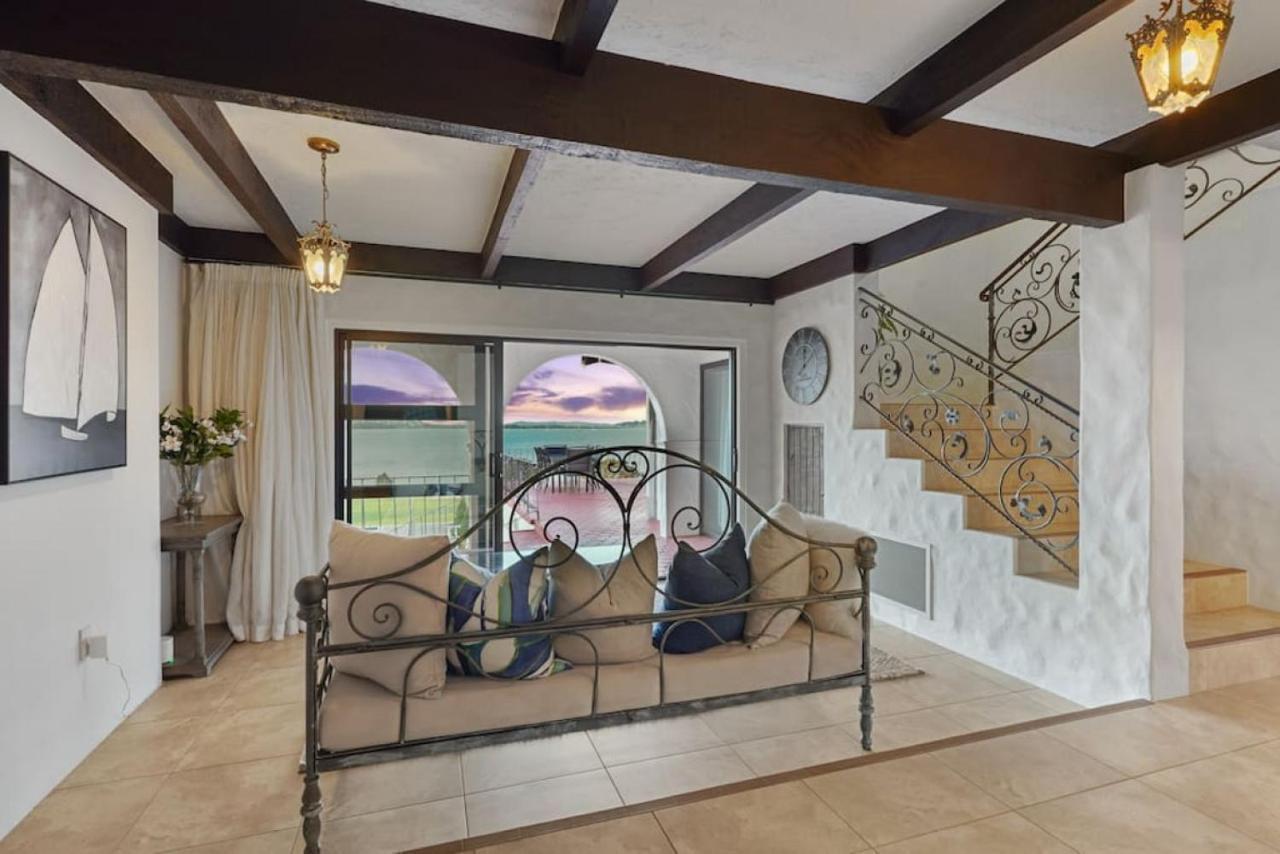 Magnificent Beachfront Mansion - Pool - Fireplace Auckland Extérieur photo
